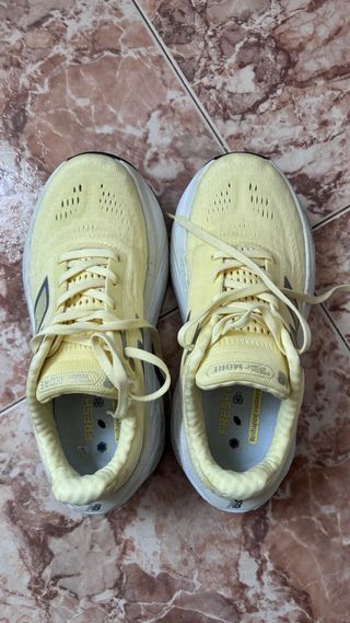 New Balance MORE v5 Amarillo