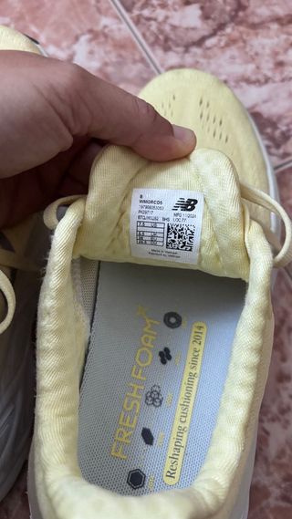 New Balance MORE v5 Amarillo