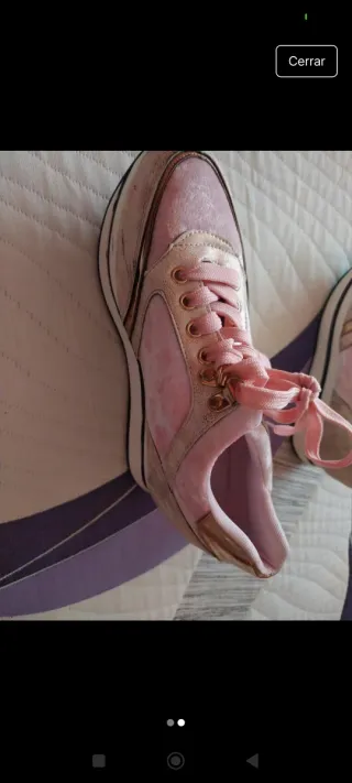 Zapatillas rosas con cuña interior doradas