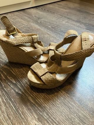 Sandalias cuña beis talla 37
