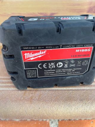 Batería Milwaukee REDLITHIUM M18 5.0Ah 
