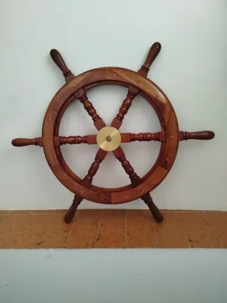Timón de barco de madera