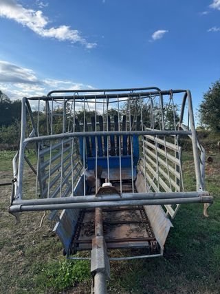 Autocargador agrícola azul