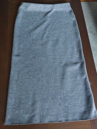 Falda midi ajustada de Zara