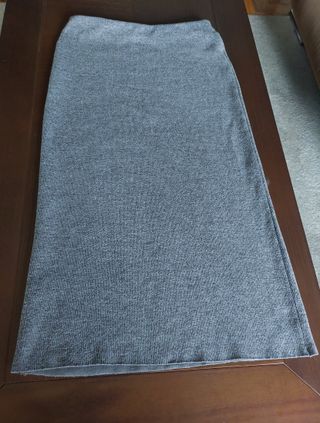 Falda midi ajustada de Zara
