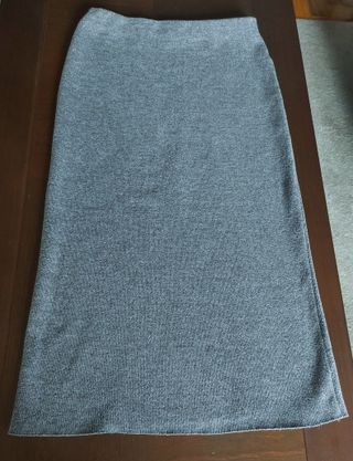 Falda midi ajustada de Zara