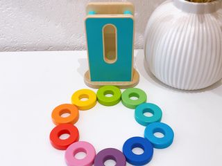 Wooden Stack Slot Stapel Steckspiel aus Lovevery
