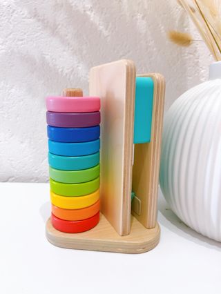 Wooden Stack Slot Stapel Steckspiel aus Lovevery
