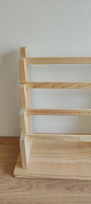 Expositor de madera para pendientes. Joyero. Nuevo