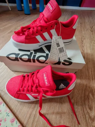 Adidas Daily 3.0 Talla 39 1/3 Rojas
Nuevas 
