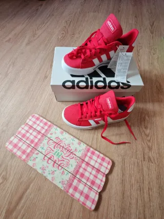 Adidas Daily 3.0 Talla 39 1/3 Rojas
Nuevas 