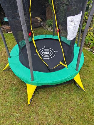 Cama elástica infantil verde y amarilla