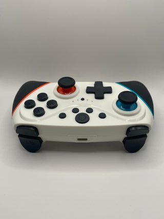 Controller per Nintendo Switch in bianco e nero