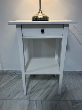 Mesita Noche IKEA Blanca + Lámpara Regalo