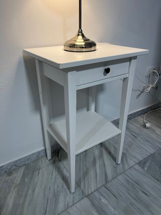 Mesita Noche IKEA Blanca + Lámpara Regalo