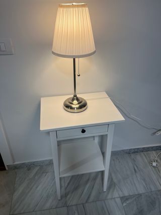 Mesita Noche IKEA Blanca + Lámpara Regalo