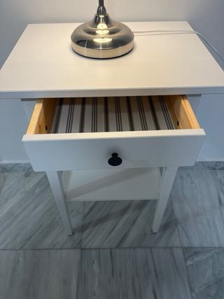 Mesita Noche IKEA Blanca + Lámpara Regalo