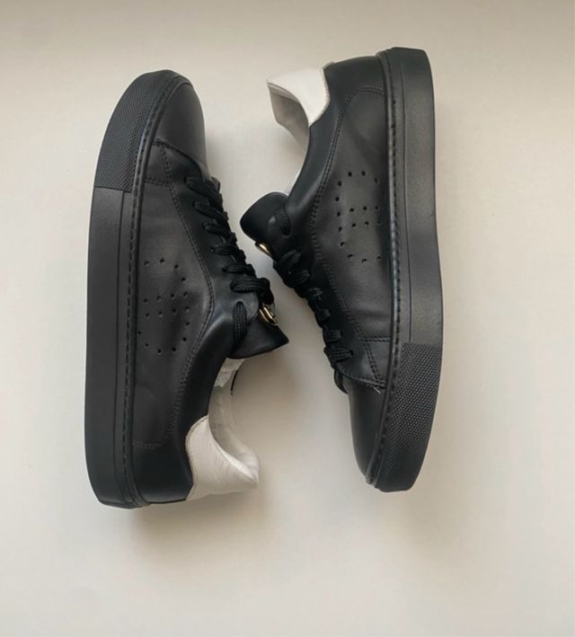 Deportivos Negros y Blancos