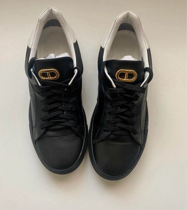 Deportivos Negros y Blancos