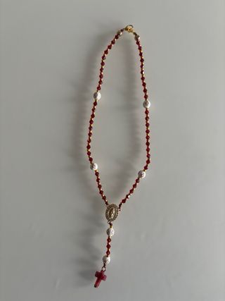 Rosario, collares, pendientes y denarios.