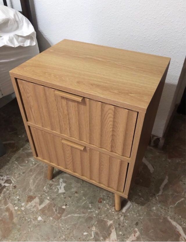 Mesita de noche de madera