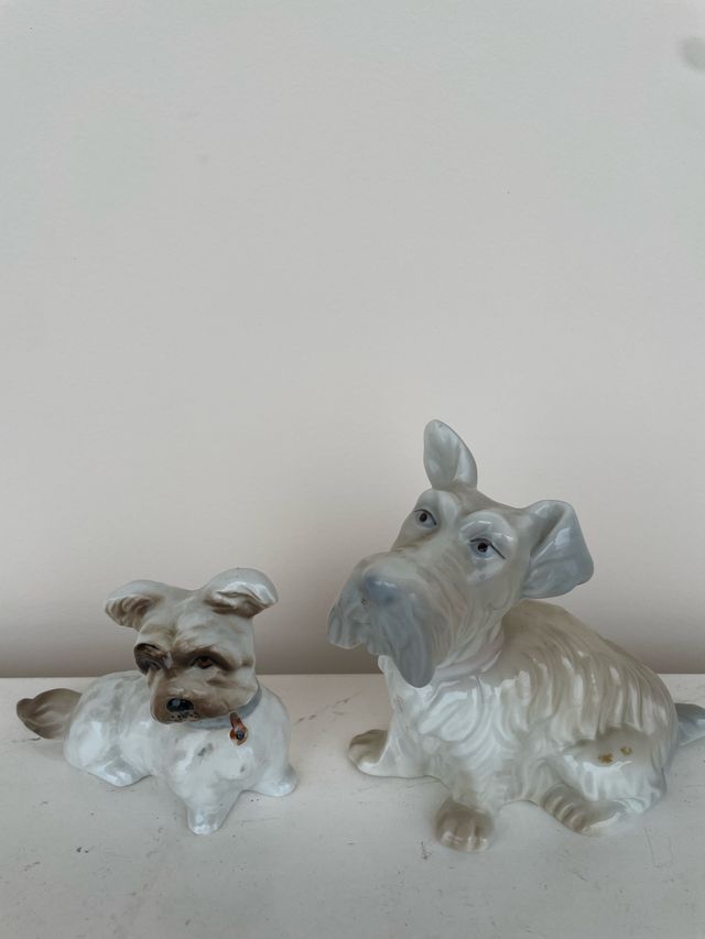 Figuras de perros de porcelana