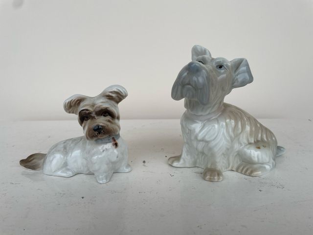 Figuras de perros de porcelana