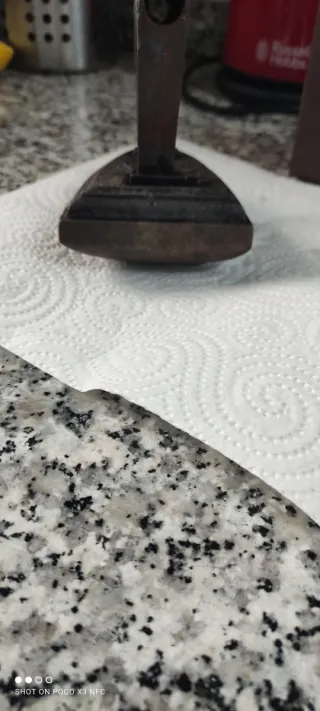 Plancha antigua de hierro suela redonda