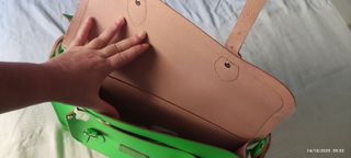 Bolso verde estilo satchel