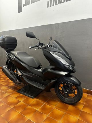 Honda PCX 125cc Negra