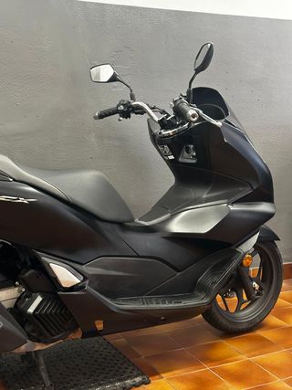 Honda PCX 125cc Negra