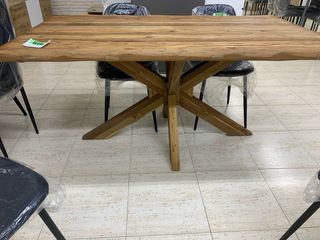 Mesa de madera maciza
