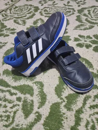Zapatillas Adidas niño Talla 34
