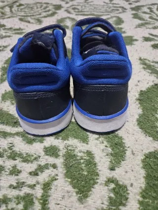 Zapatillas Adidas niño Talla 34

