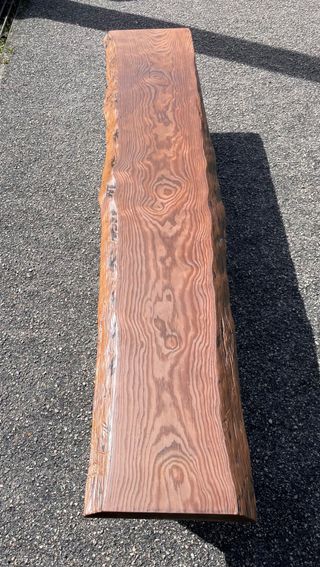 Banco de madera con patas metálicas