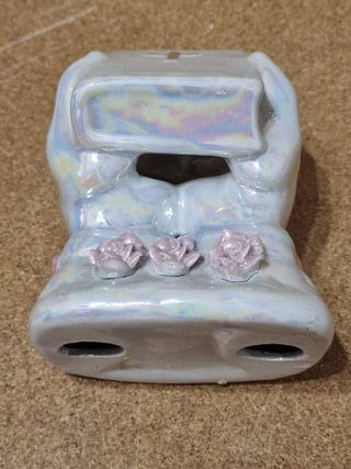 Figura in ceramica vintage mani che pregano con Bibbia