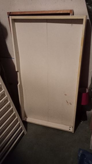 Cuna de bebé de madera blanca