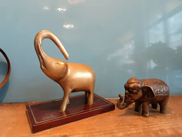 Lote 2 elefantes latón y bronce vintage