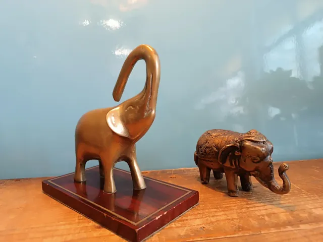 Lote 2 elefantes latón y bronce vintage