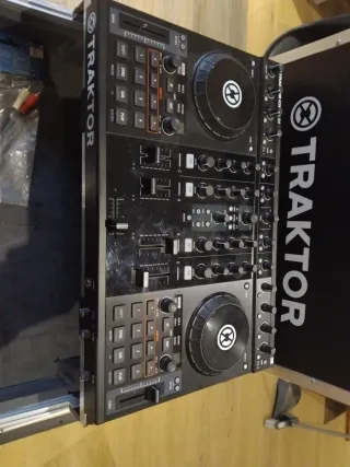 Controladora Traktor Kontrol S4 + Maleta