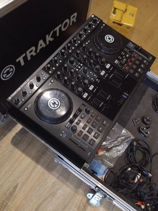 Controladora Traktor Kontrol S4 + Maleta