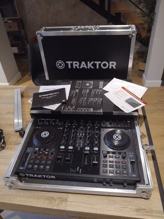 Controladora Traktor Kontrol S4 + Maleta