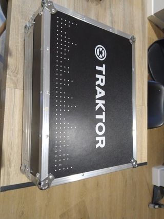 Controladora Traktor Kontrol S4 + Maleta