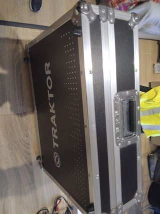 Controladora Traktor Kontrol S4 + Maleta