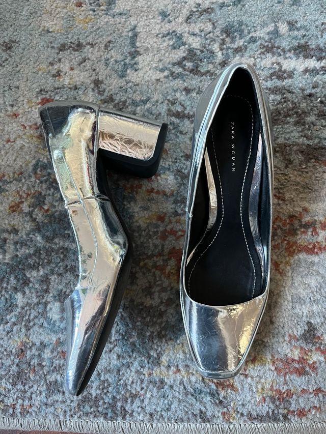 Zapatos de tacón plateados Zara. Nuevos talla 38