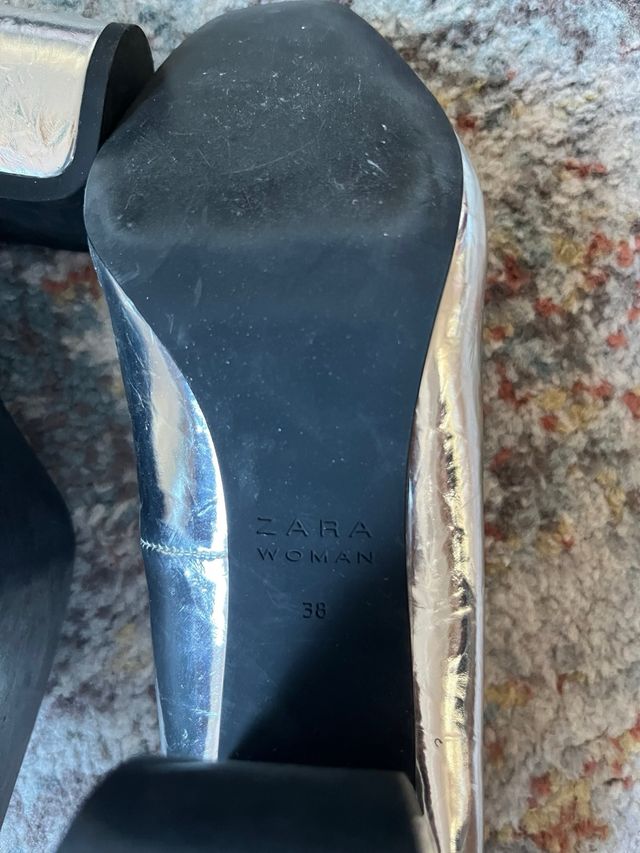 Zapatos de tacón plateados Zara. Nuevos talla 38