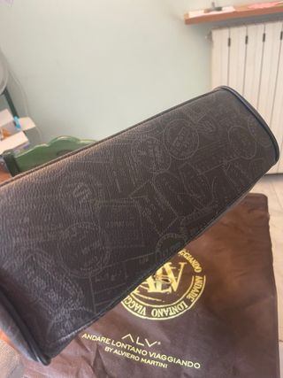 Borsa Alviero Martini - Nera con dettagli oro