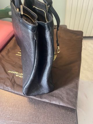 Borsa Alviero Martini - Nera con dettagli oro