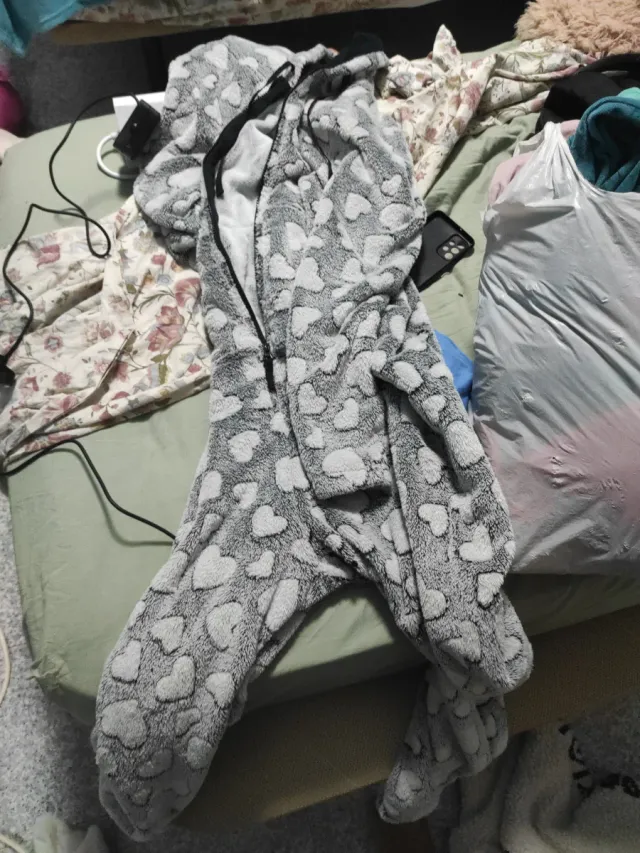 Bata de pelito gris y blanco