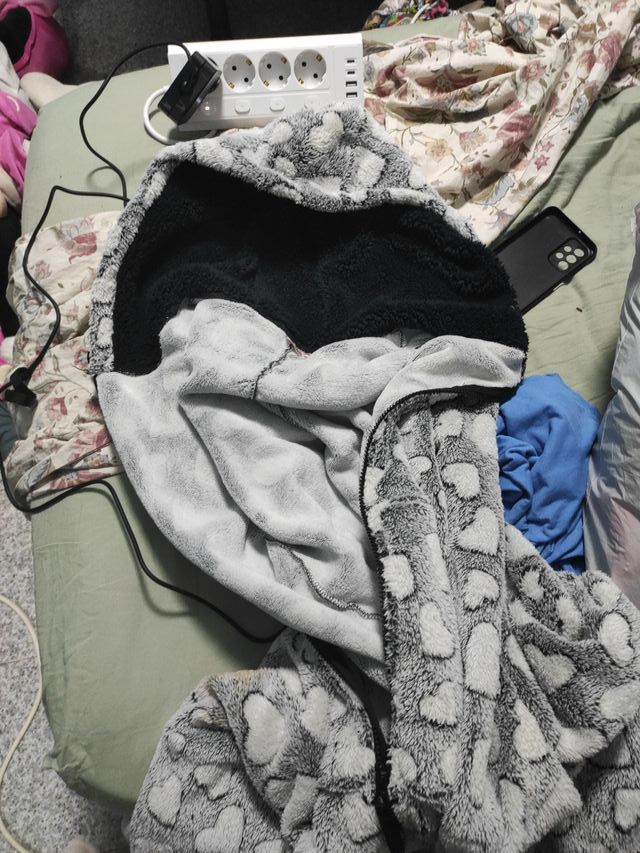 Bata de pelito gris y blanco